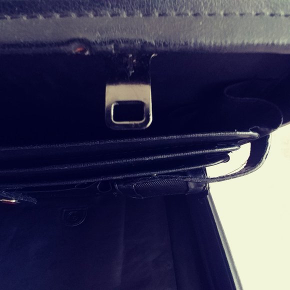 Swiss Professional Mens  Executive Black Briefcase with Combination Locks - Picture 5 of 9